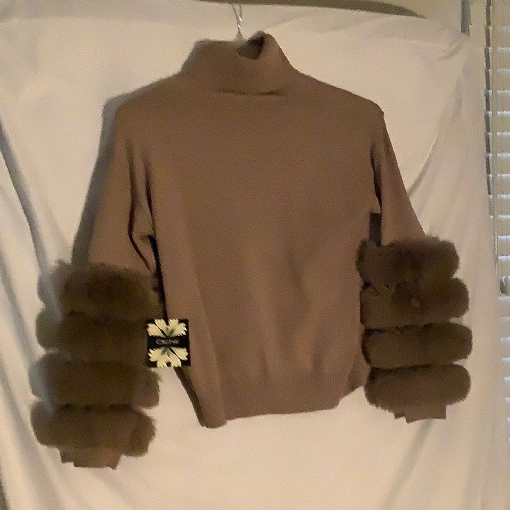 Cliche fur sleeved sweater